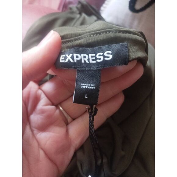 Two chic ways deep vee top dark green new with tags cruise express - Picture 3 of 4